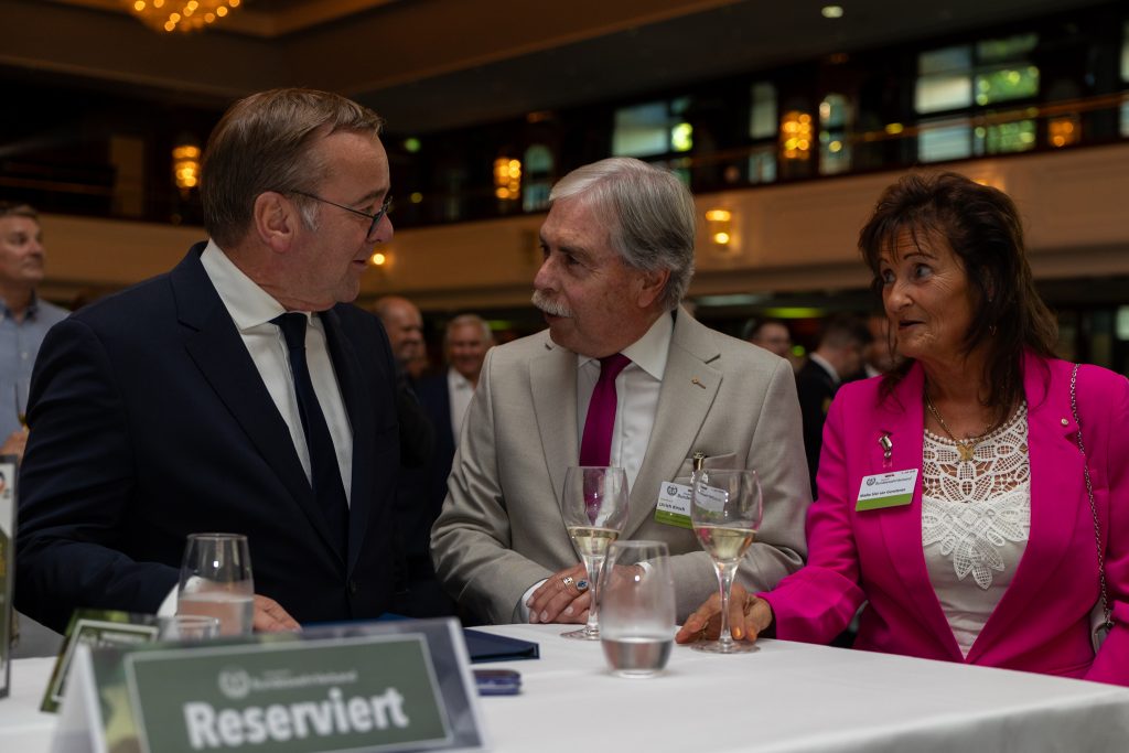 Ulrich-Kirsch-Gespraech-BMVg-1024x683 Ulrich Kirsch: Deutschland im Zugzwang